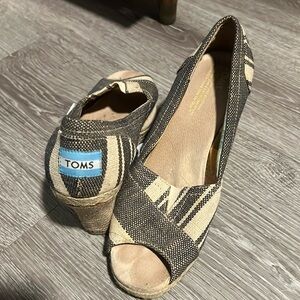 TOMS grey tan stripe wicker wedges sandals